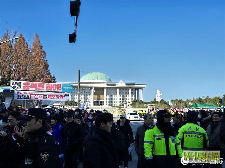 尹锡悦弹劾案表决在即市民团体集会敦促弹劾--国际-