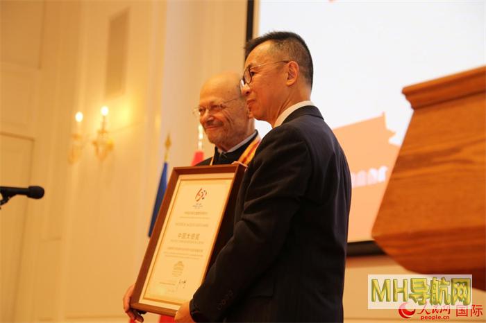 中国驻法国大使卢沙野夫妇举办中法友好招待会--国际-